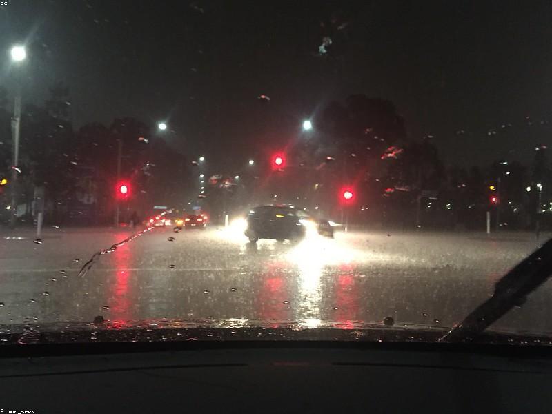 Driving in rain and fog – technique and regulations we forget about